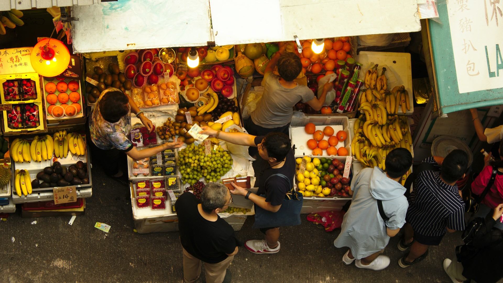 Shopping at the wet market can be intimidating if you only frequent supermarkets. Here are 'Wet Market To Table' author Pamelia Chia's tips on how to prepare for your visit.
