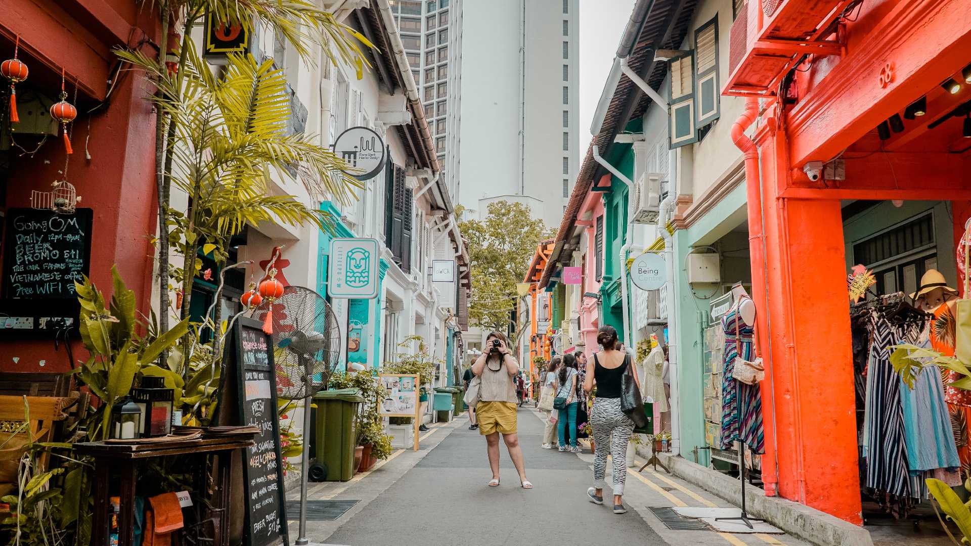 Discover Singapore’s best staycation ideas, hidden gems, nature spots, and thrilling adventures, perfect for school holidays with SingapoRediscovers deals.