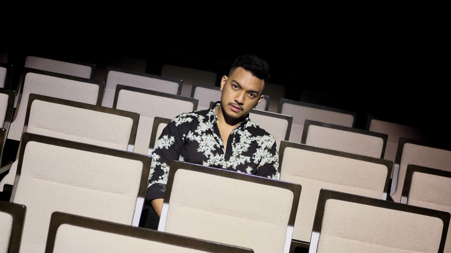 Gareth Fernandez's latest single talks about saying goodbye to regrets in the Gen Z way.