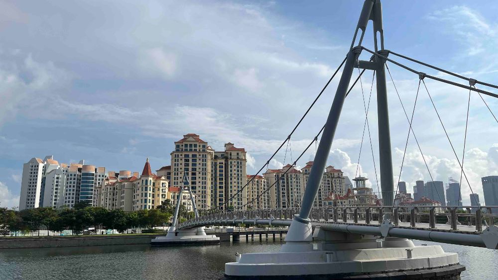 The suspension bridge at Tanjong Rhu makes it easy for residents to walk over to the Singapore Sports Hub.