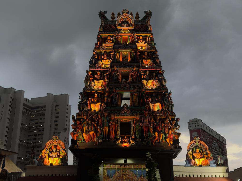 Sri_Mariamman_Gopuram_Night