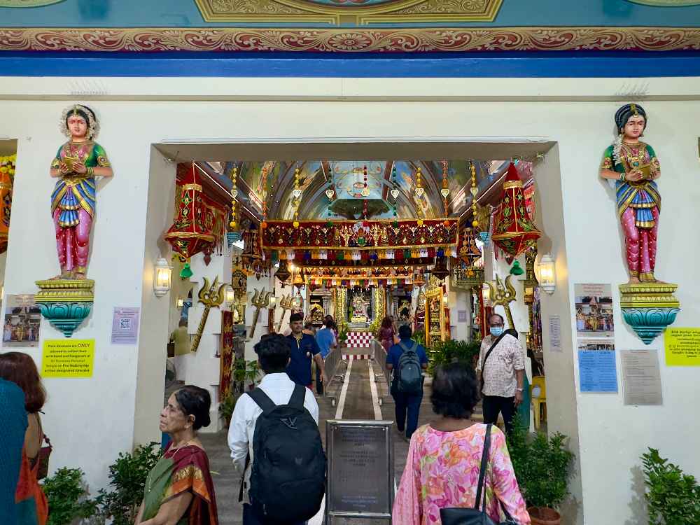 Sri_Mariamman_Temple_Inside_1