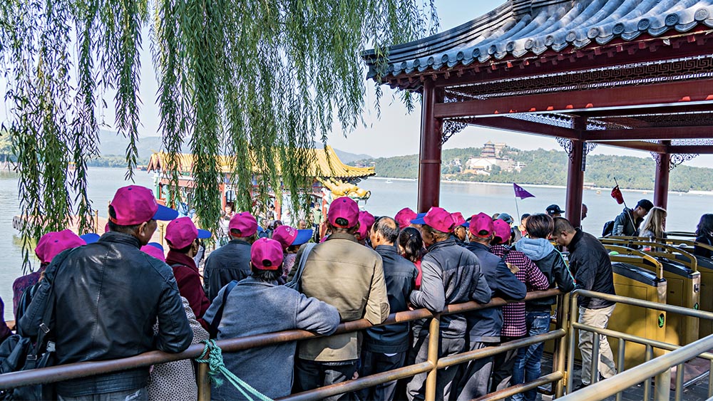 group tour lake